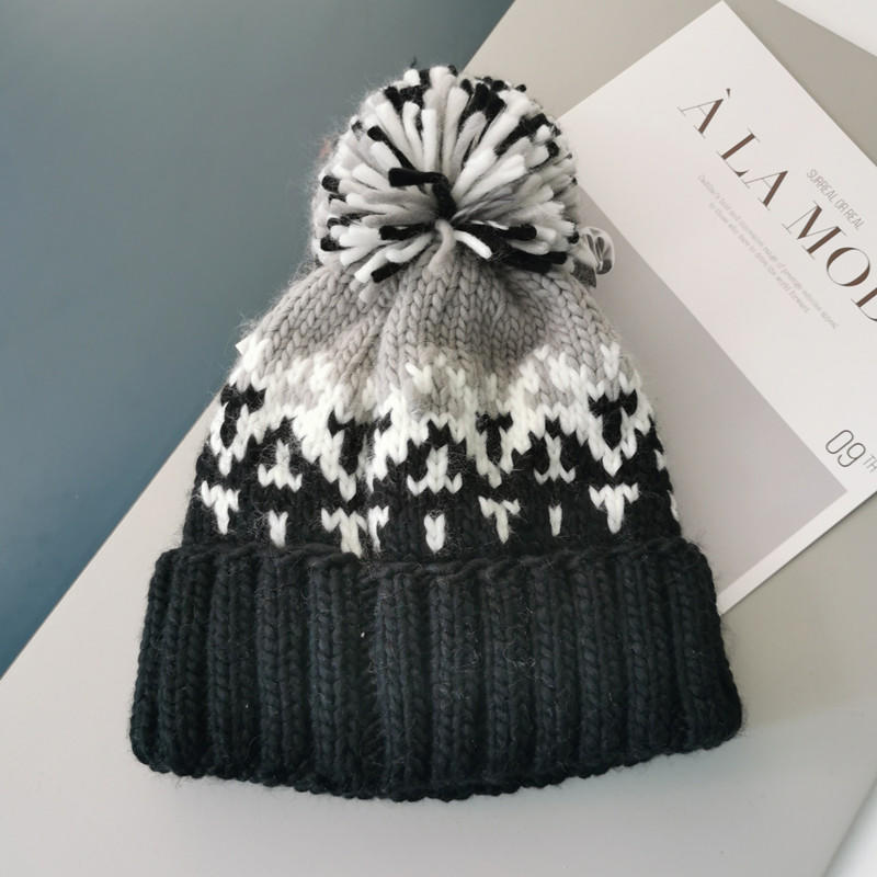 H00050 Colorido Jacquard Lovely Warm Knitted Hat Con Hairball